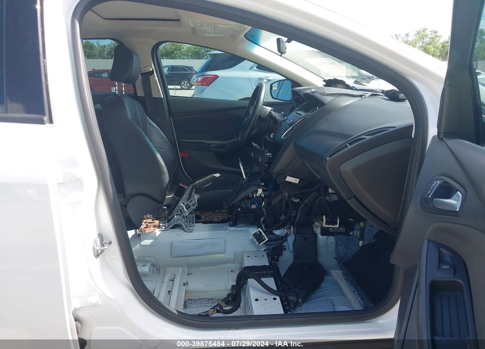 2015 FORD FOCUS SE VIN: 1FADP3F2XFL268459