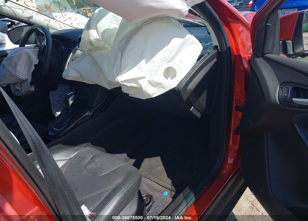 2018 FORD FOCUS TITANIUM VIN: 1FADP3J24JL260194