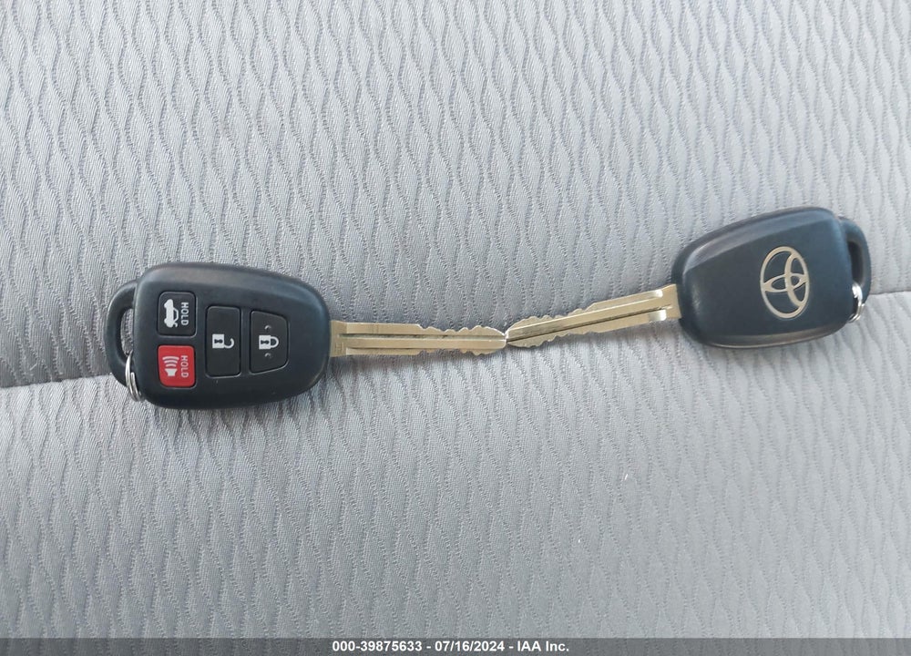 2018 TOYOTA COROLLA LE VIN: 2T1BURHE6JC006457