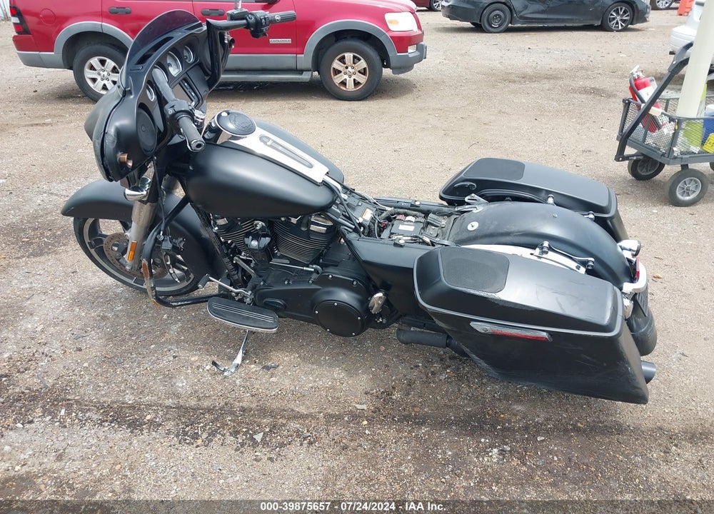 2017 HARLEY-DAVIDSON FLHXS STREET GLIDE SPECIAL VIN: 1HD1KRC10HB623608