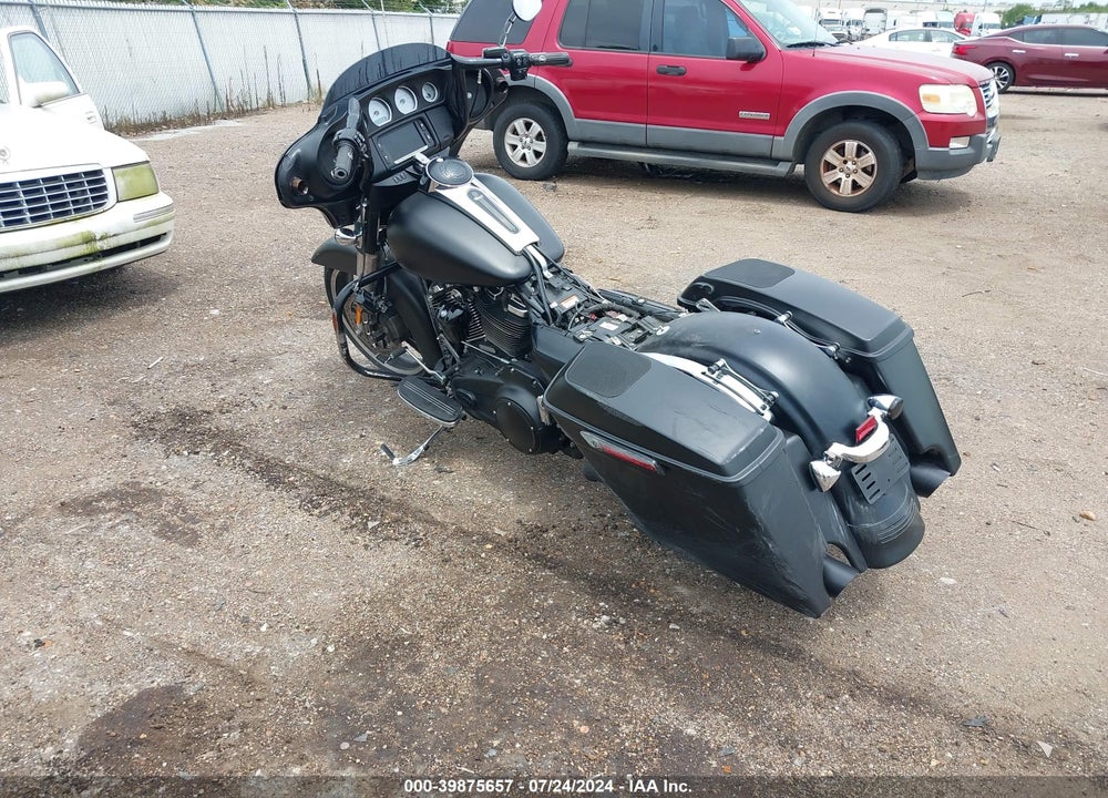 2017 HARLEY-DAVIDSON FLHXS STREET GLIDE SPECIAL VIN: 1HD1KRC10HB623608