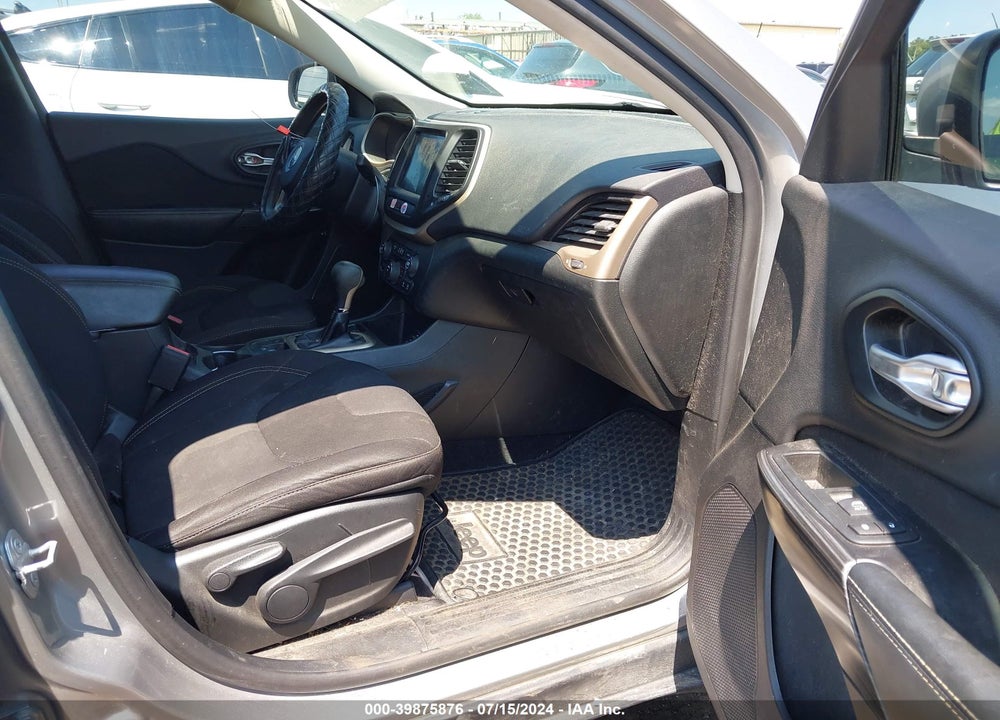2015 JEEP CHEROKEE LATITUDE VIN: 1C4PJLCS7FW516212