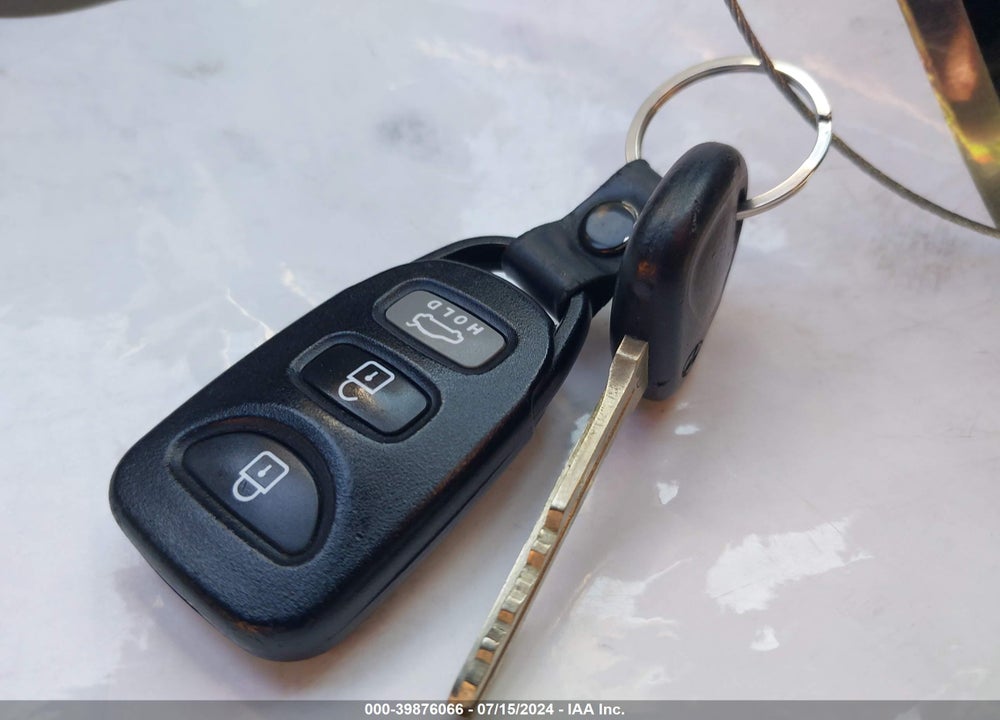 2010 HYUNDAI ELANTRA GLS VIN: KMHDU4AD7AU080739