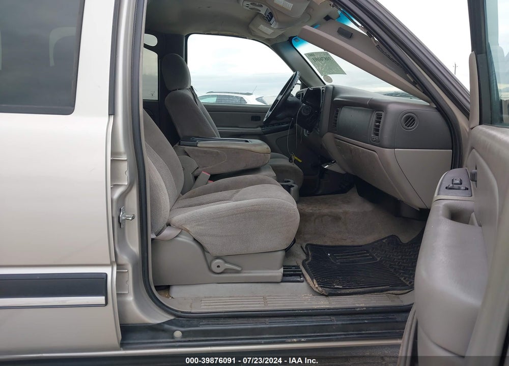 2005 CHEVROLET SUBURBAN 1500 LS VIN: 3GNEC16Z05G227515