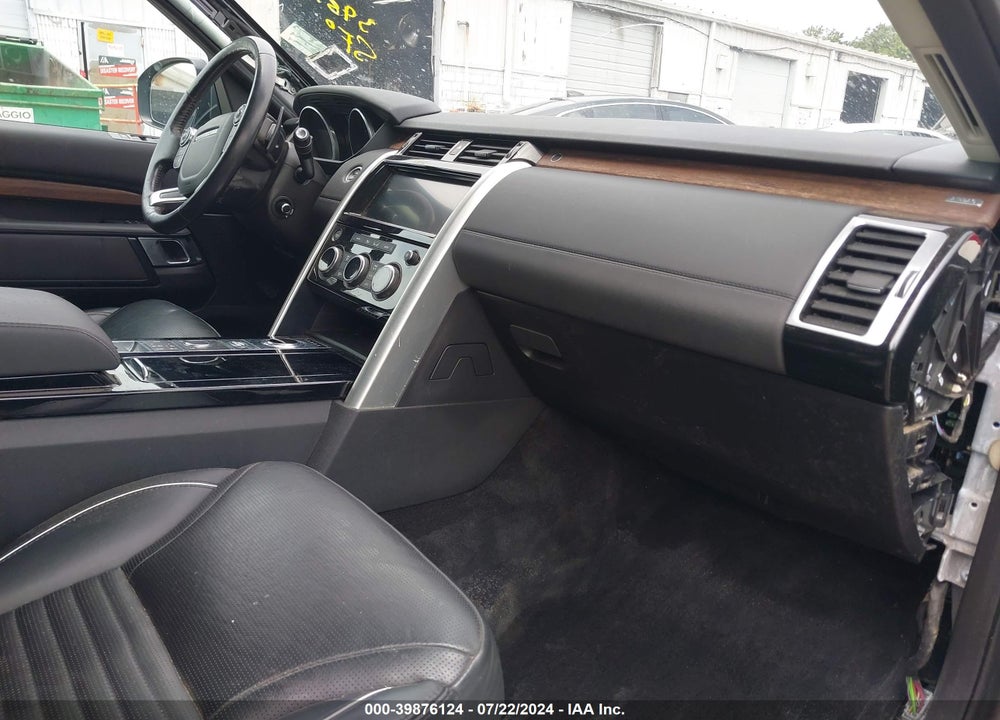 2017 LAND ROVER DISCOVERY HSE VIN: SALRRBBV1HA005532