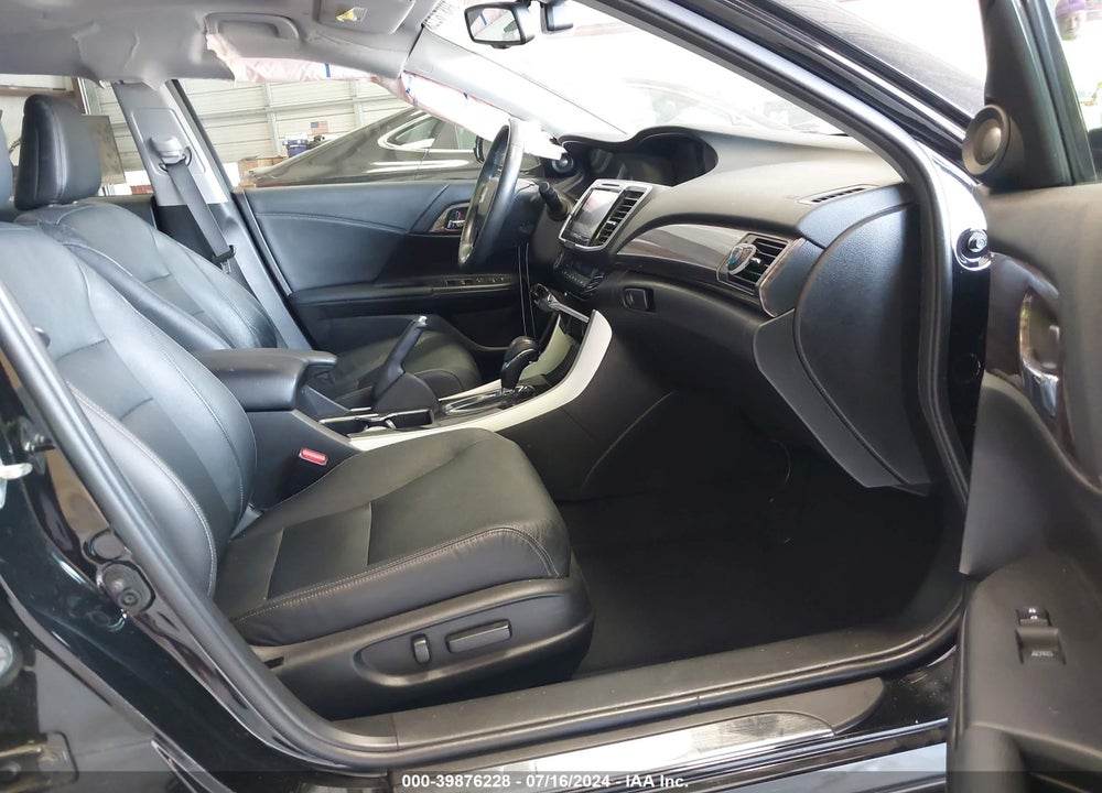 2017 HONDA ACCORD TOURING V6 VIN: 1HGCR3F91HA037561