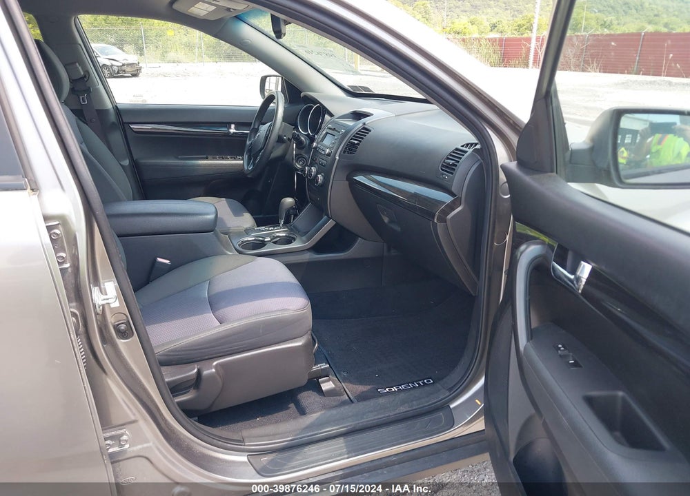 2012 KIA SORENTO LX VIN: 5XYKTCA69CG194255
