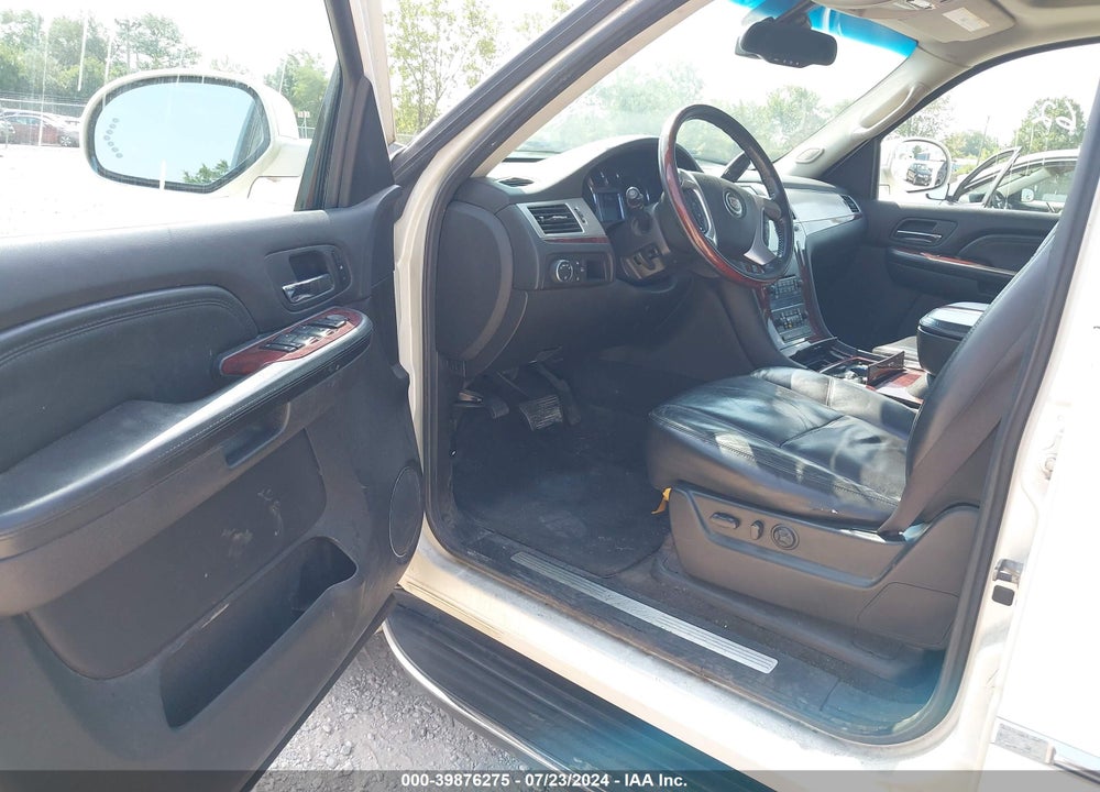 2008 CADILLAC ESCALADE ESV STANDARD VIN: 1GYFK66828R140640