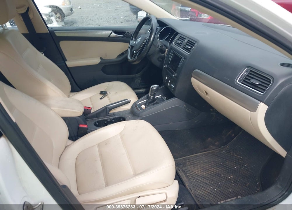 2017 VOLKSWAGEN JETTA 1.4T SE VIN: 3VWDB7AJ1HM235329