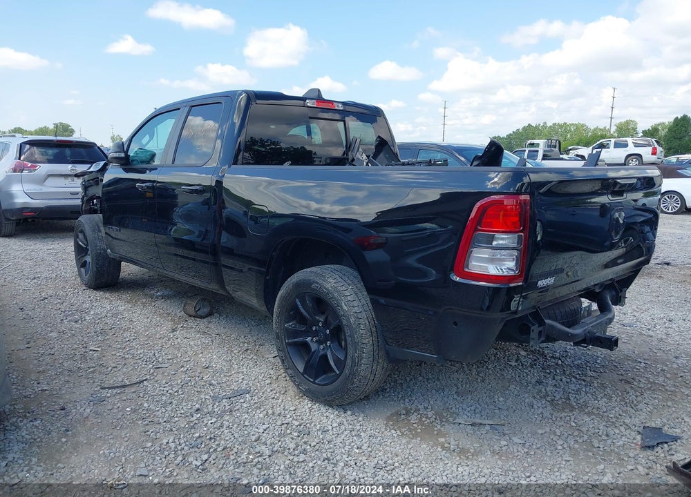 2022 RAM 1500 BIG HORN QUAD CAB 4X4 6'4 BOX VIN: 1C6RRFBG5NN238292