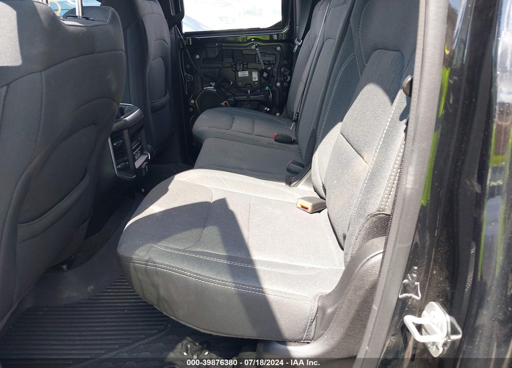 2022 RAM 1500 BIG HORN QUAD CAB 4X4 6'4 BOX VIN: 1C6RRFBG5NN238292