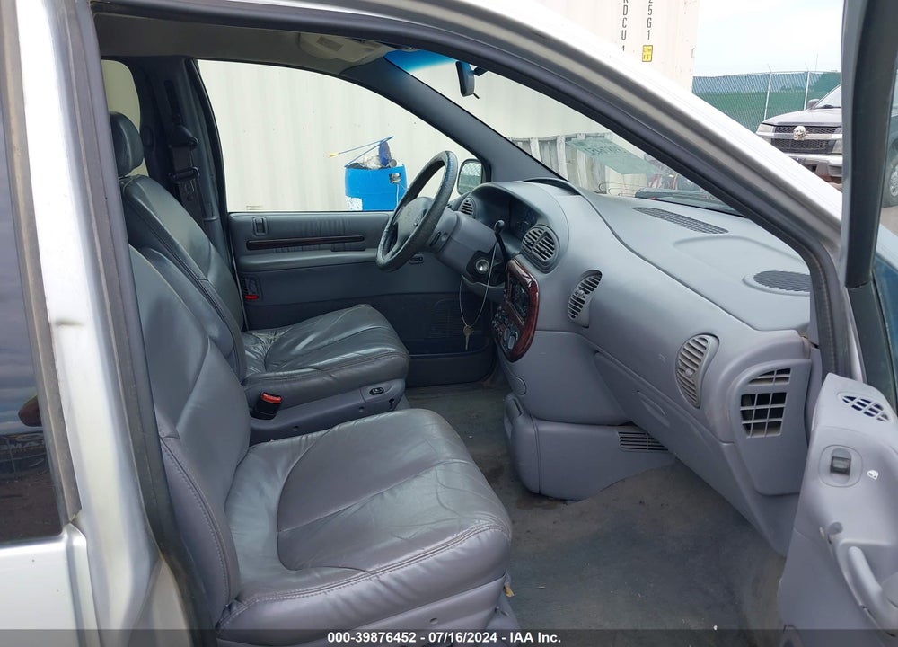 2000 CHRYSLER TOWN & COUNTRY LXI VIN: 1C4GP54L8YB686901
