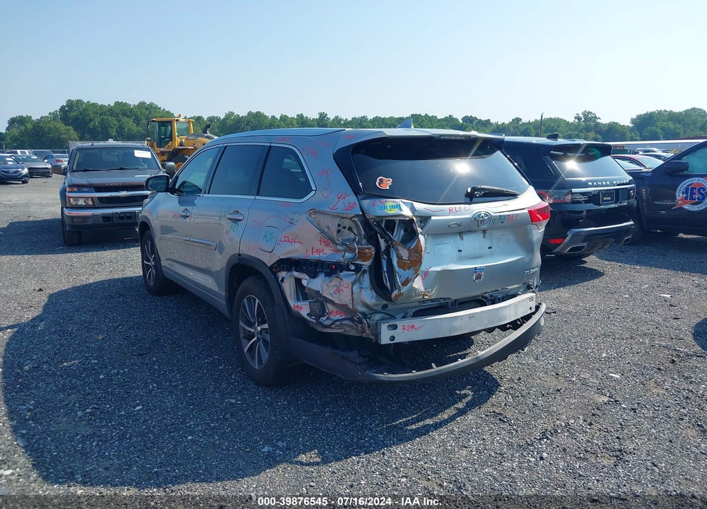 2017 TOYOTA HIGHLANDER XLE VIN: 5TDJZRFH4HS430084