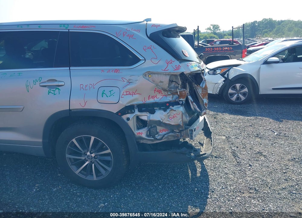 2017 TOYOTA HIGHLANDER XLE VIN: 5TDJZRFH4HS430084