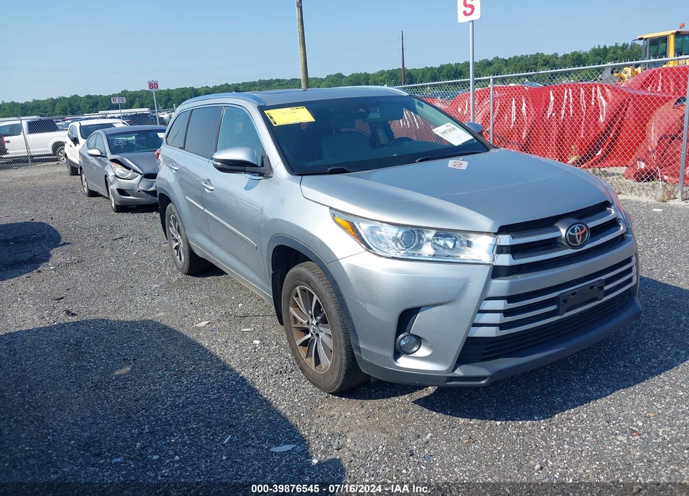 2017 TOYOTA HIGHLANDER XLE VIN: 5TDJZRFH4HS430084