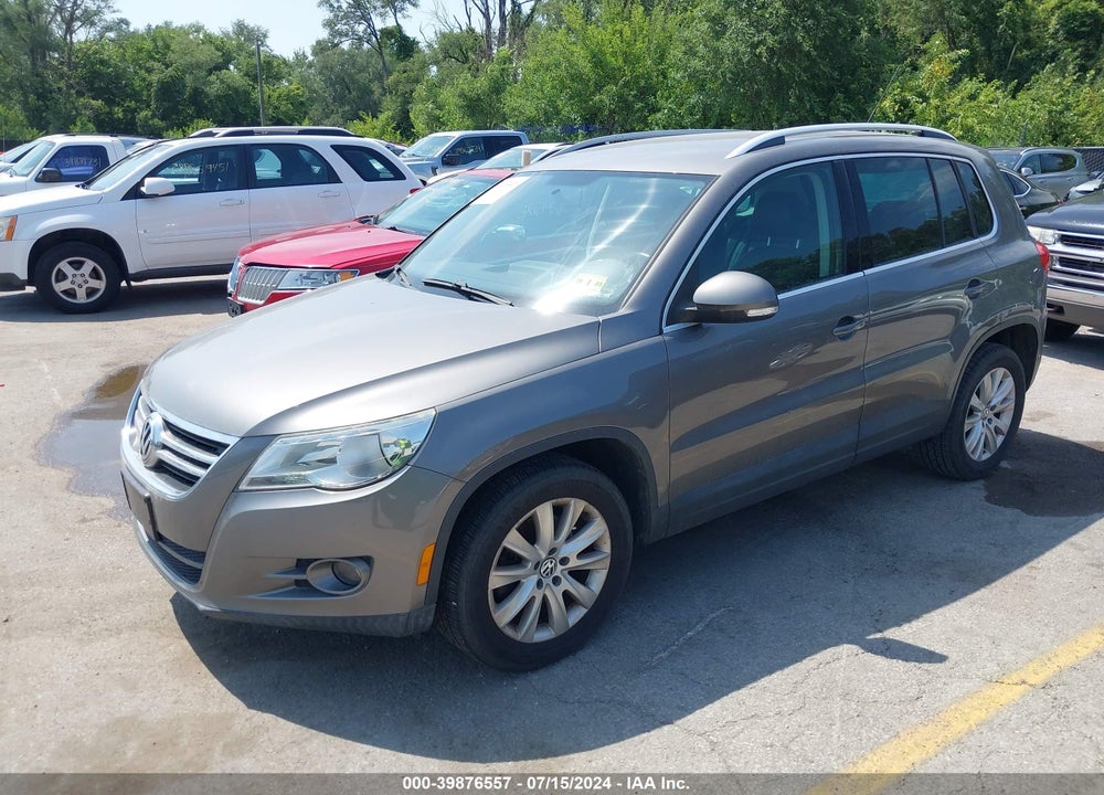 2010 VOLKSWAGEN TIGUAN SE VIN: WVGAV7AX6AW001156