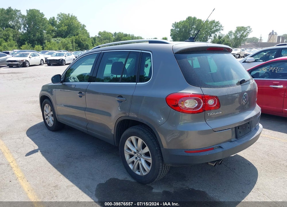 2010 VOLKSWAGEN TIGUAN SE VIN: WVGAV7AX6AW001156