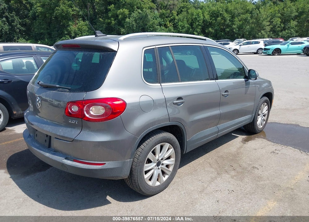 2010 VOLKSWAGEN TIGUAN SE VIN: WVGAV7AX6AW001156
