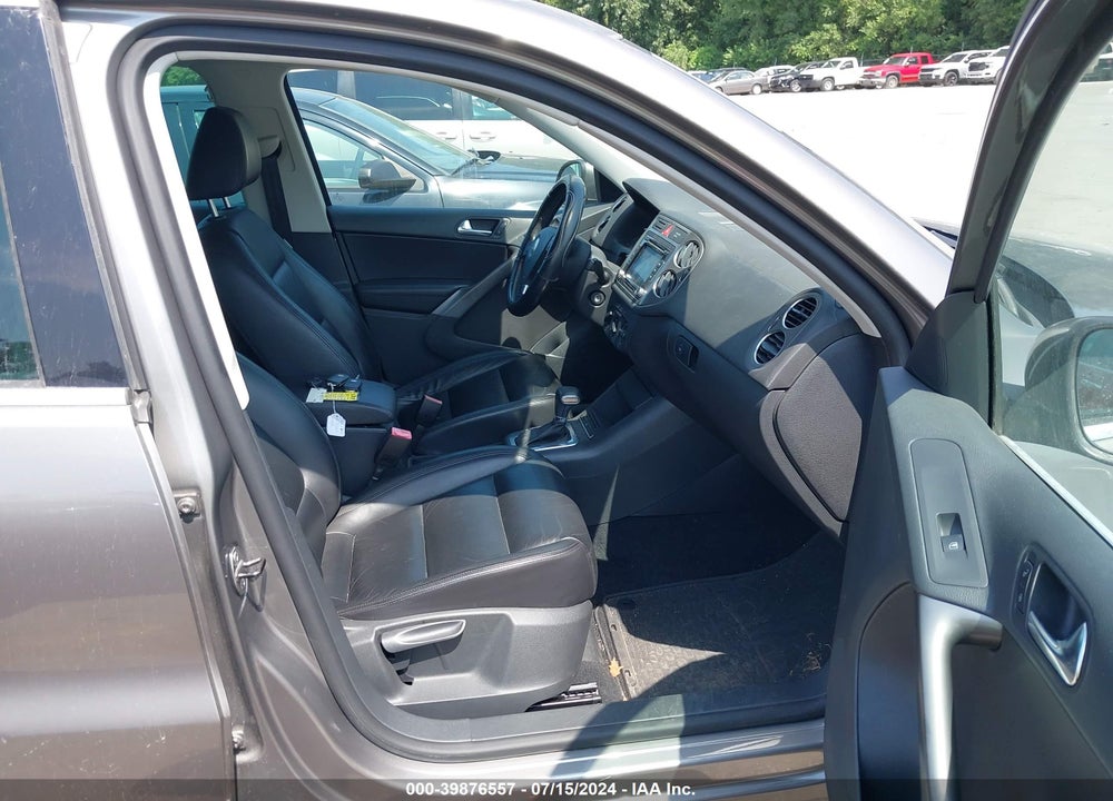 2010 VOLKSWAGEN TIGUAN SE VIN: WVGAV7AX6AW001156
