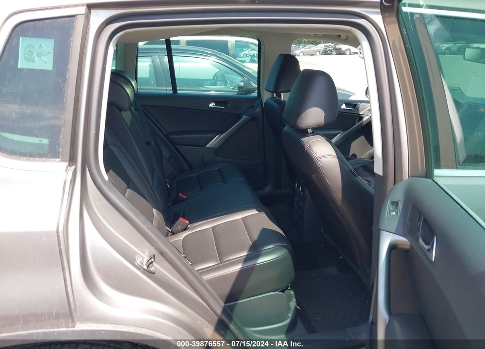 2010 VOLKSWAGEN TIGUAN SE VIN: WVGAV7AX6AW001156