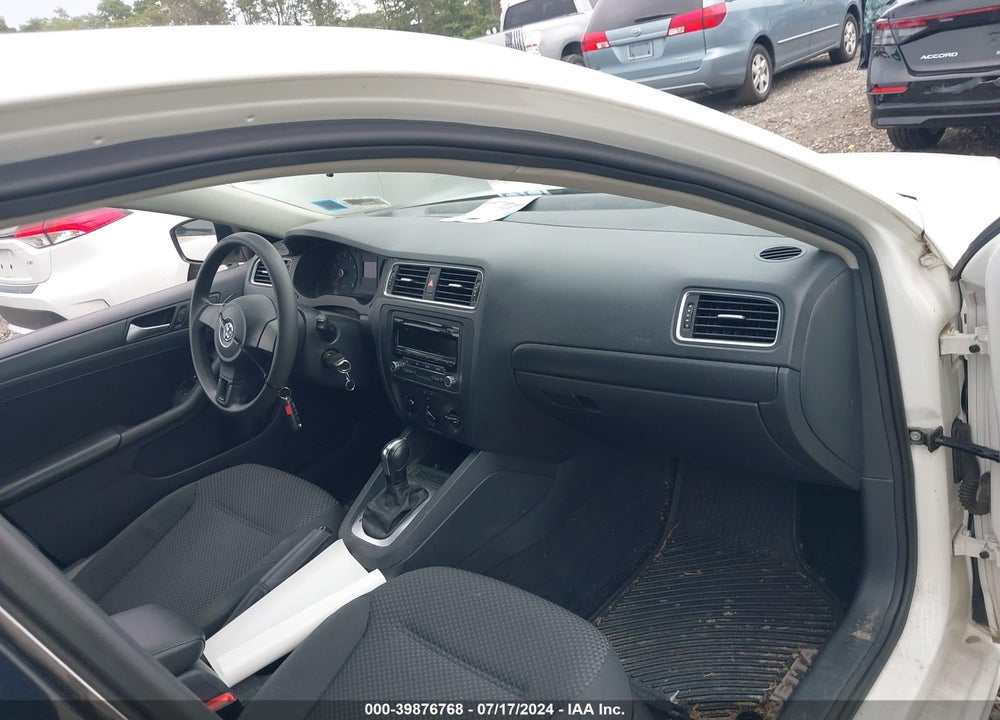 2014 VOLKSWAGEN JETTA 2.0L S VIN: 3VW2K7AJ1EM241814