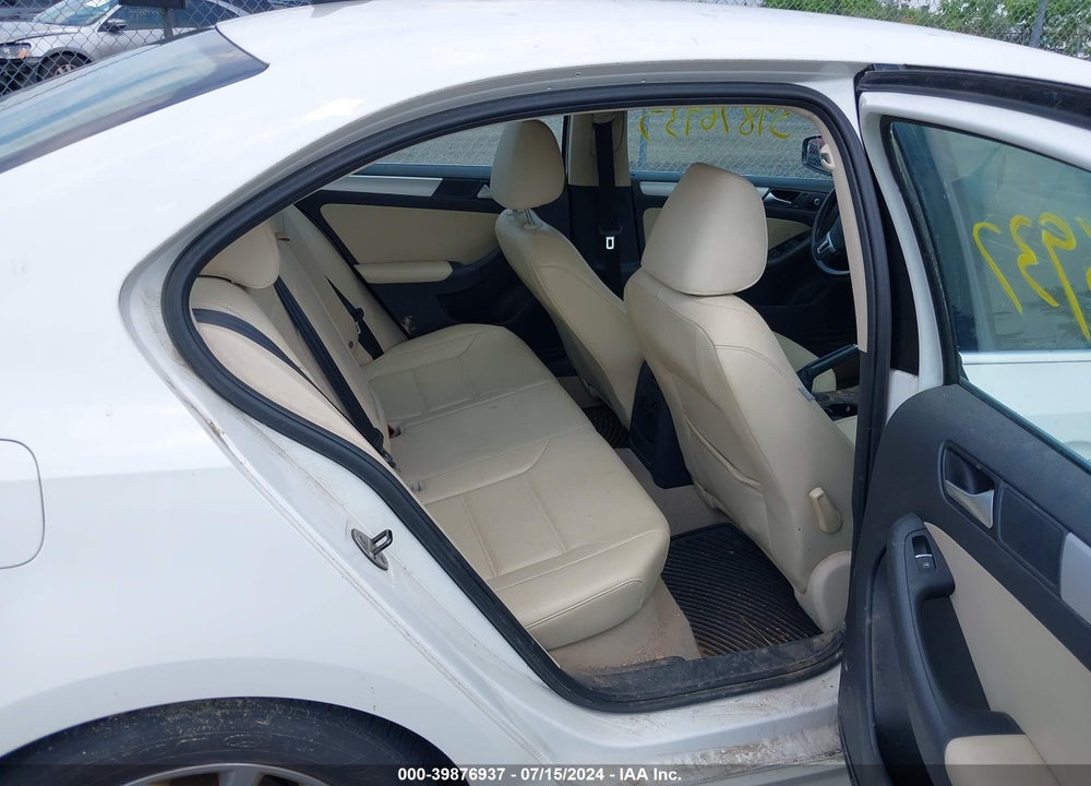 2014 VOLKSWAGEN JETTA 1.8T SE VIN: 3VWD17AJ1EM216908
