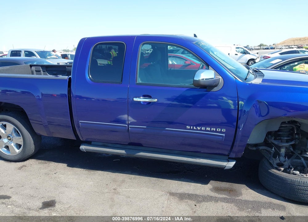 2011 CHEVROLET SILVERADO 1500 LT VIN: 1GCRCSE0XBZ247057