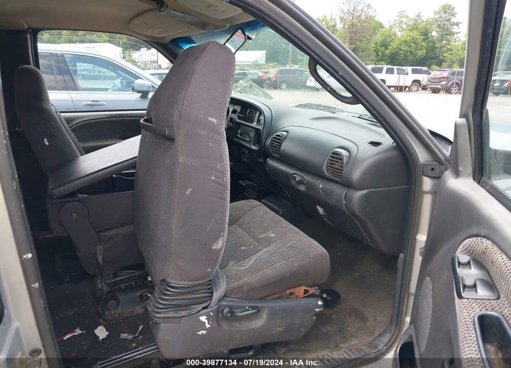 2001 DODGE RAM 1500 VIN: 1B7HC13Y41J253030