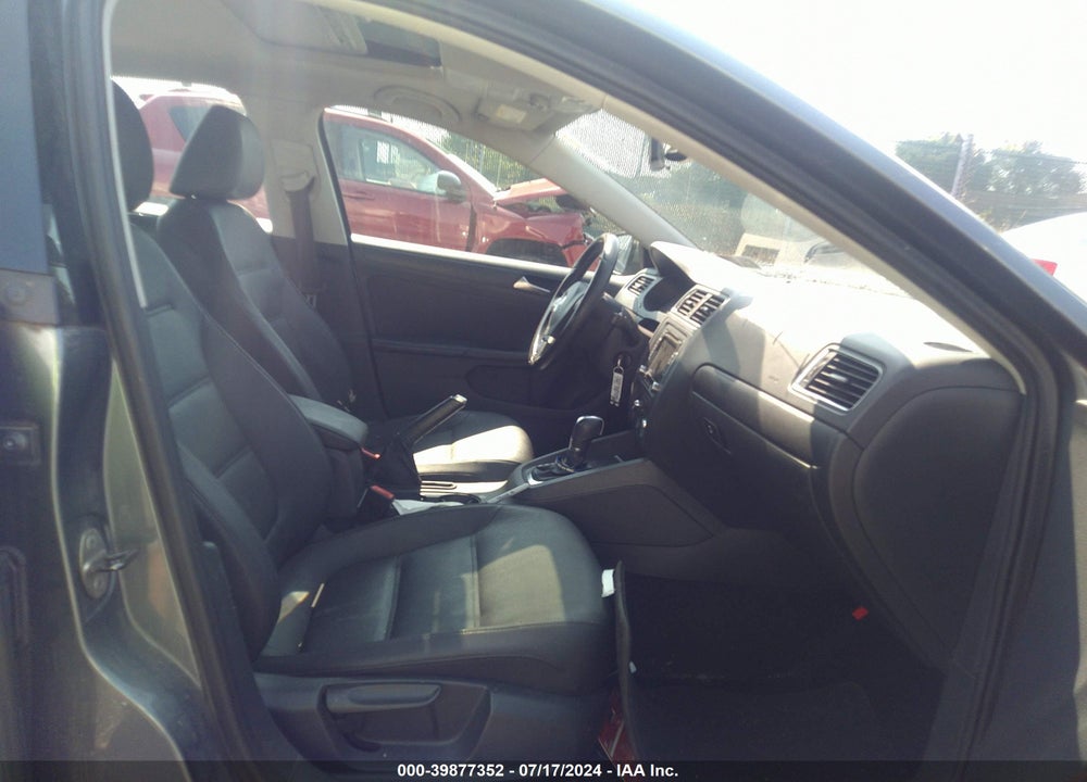 2012 VOLKSWAGEN JETTA 2.5L SE VIN: 3VWDP7AJ2CM362617