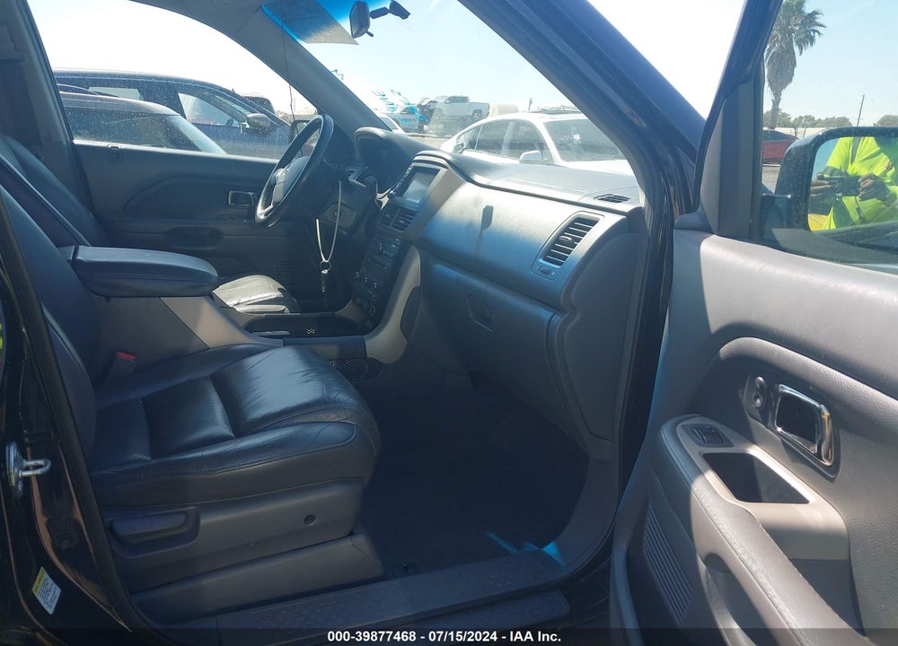 2006 HONDA PILOT EX-L VIN: 5FNYF28756B050479