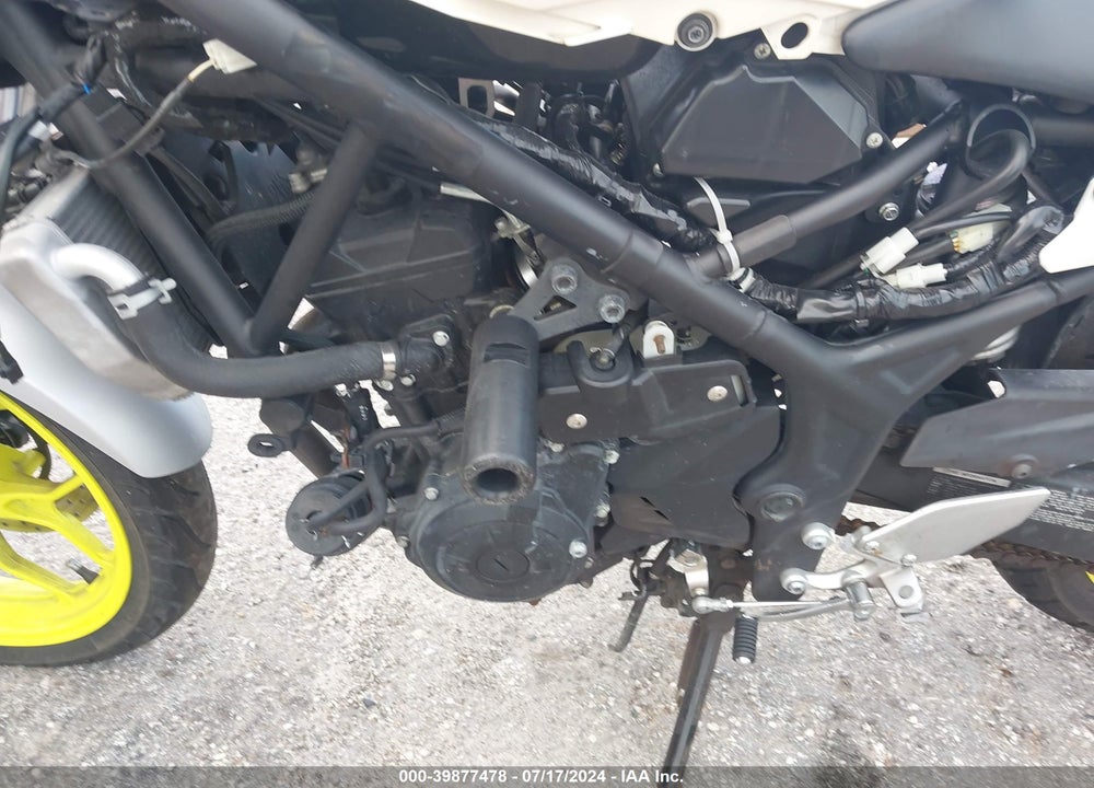 2018 YAMAHA YZFR3 A VIN: MH3RH15Y0JK004111