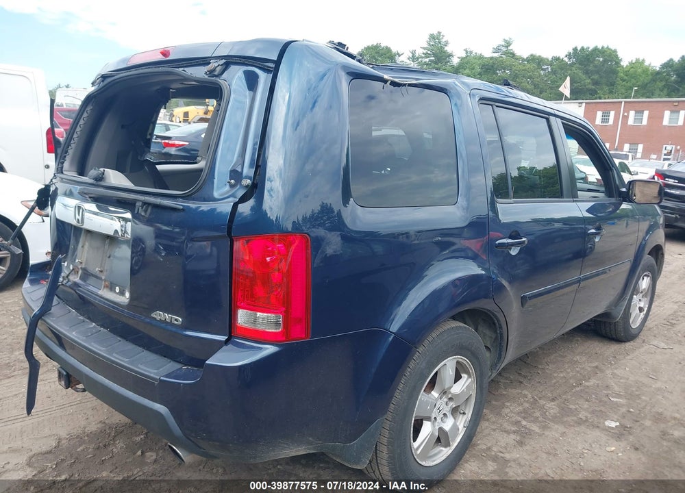 2011 HONDA PILOT EX VIN: 5FNYF4H43BB030274