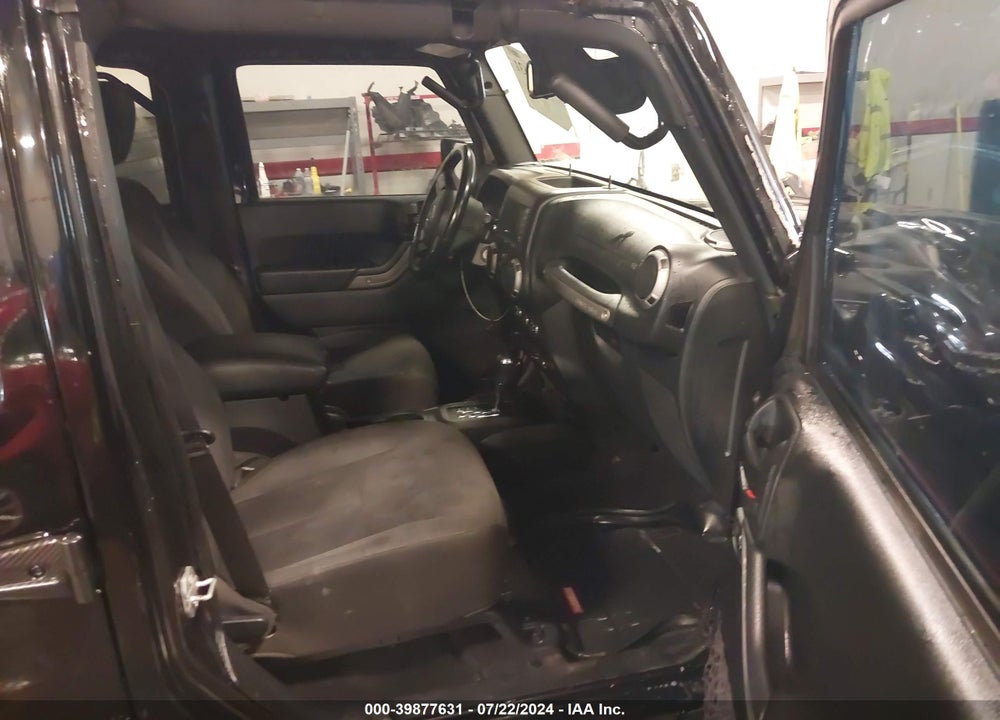 2016 JEEP WRANGLER UNLIMITED SPORT VIN: 1C4BJWDG7GL341033