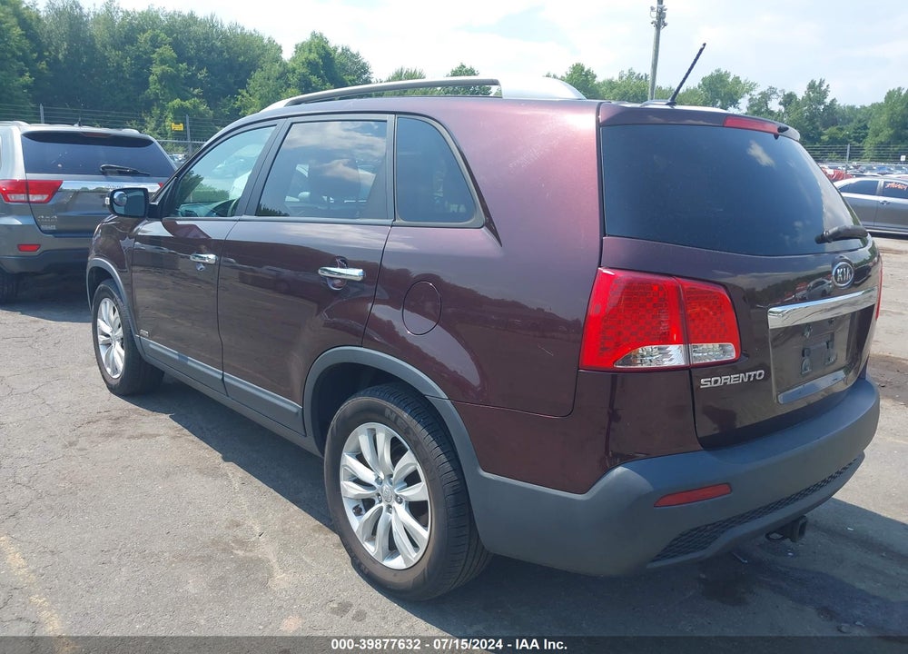 2011 KIA SORENTO LX V6 VIN: 5XYKTDA2XBG060582