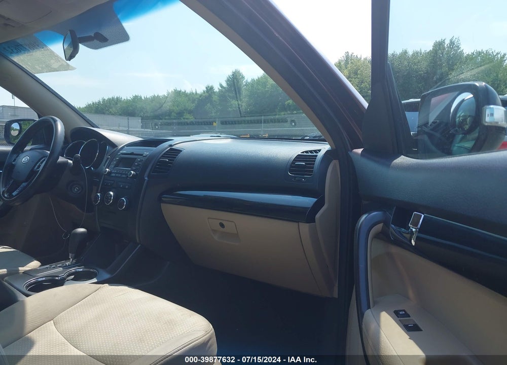 2011 KIA SORENTO LX V6 VIN: 5XYKTDA2XBG060582
