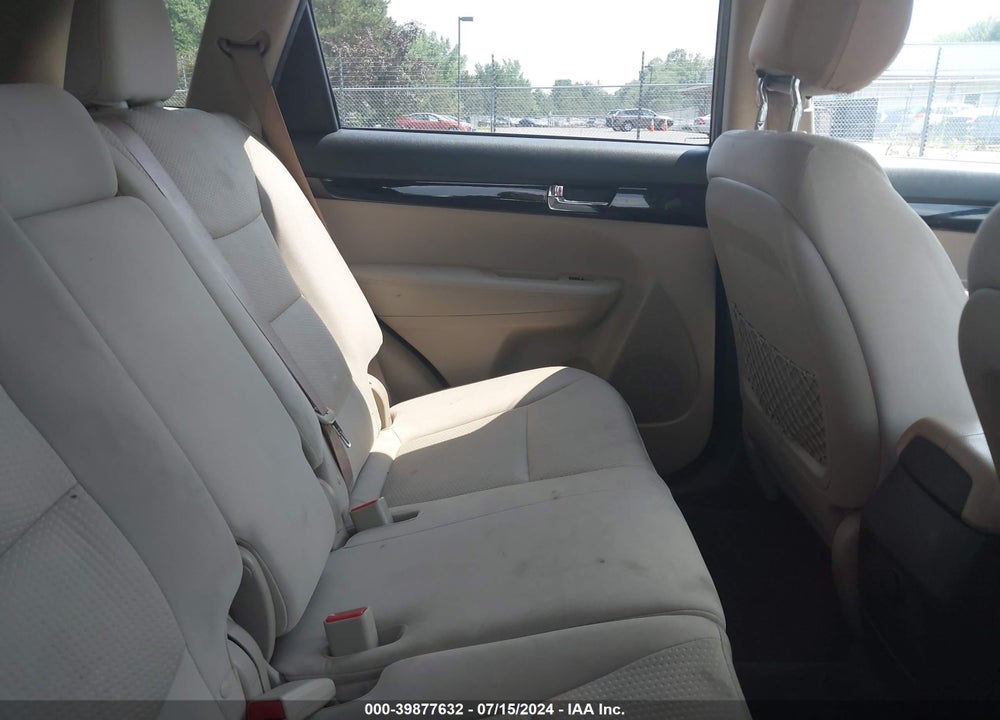 2011 KIA SORENTO LX V6 VIN: 5XYKTDA2XBG060582