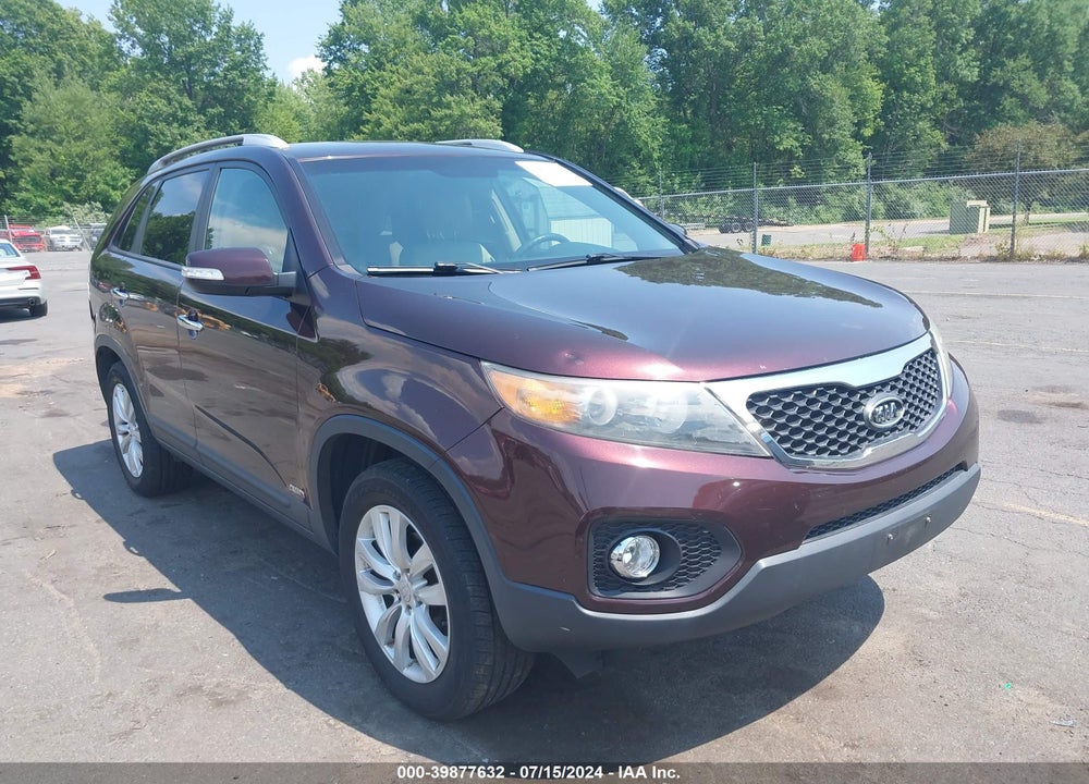 2011 KIA SORENTO LX V6 VIN: 5XYKTDA2XBG060582