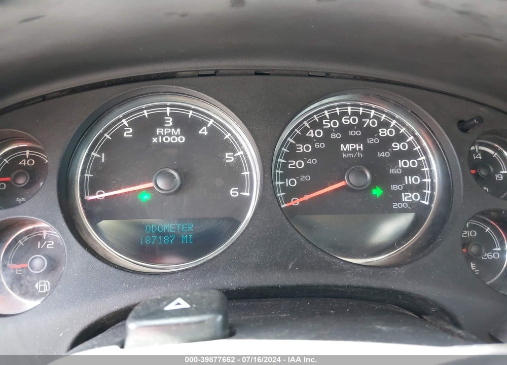 2011 CHEVROLET TAHOE LT VIN: 1GNSCBE06BR371559