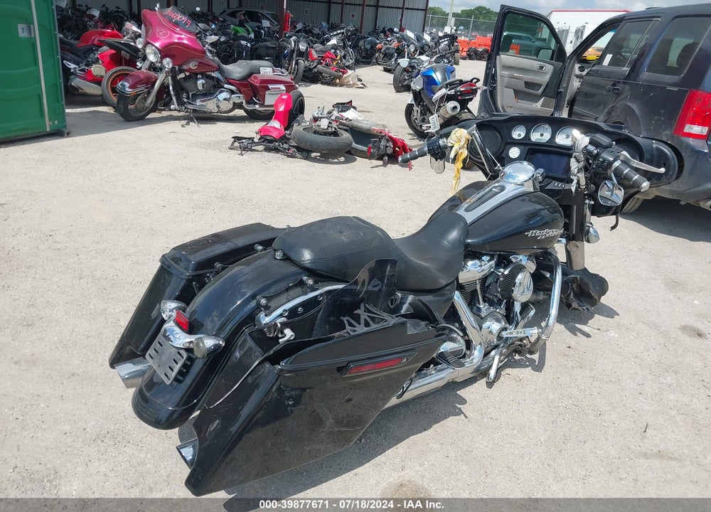 2019 HARLEY-DAVIDSON FLHX VIN: 1HD1KBC13KB615405
