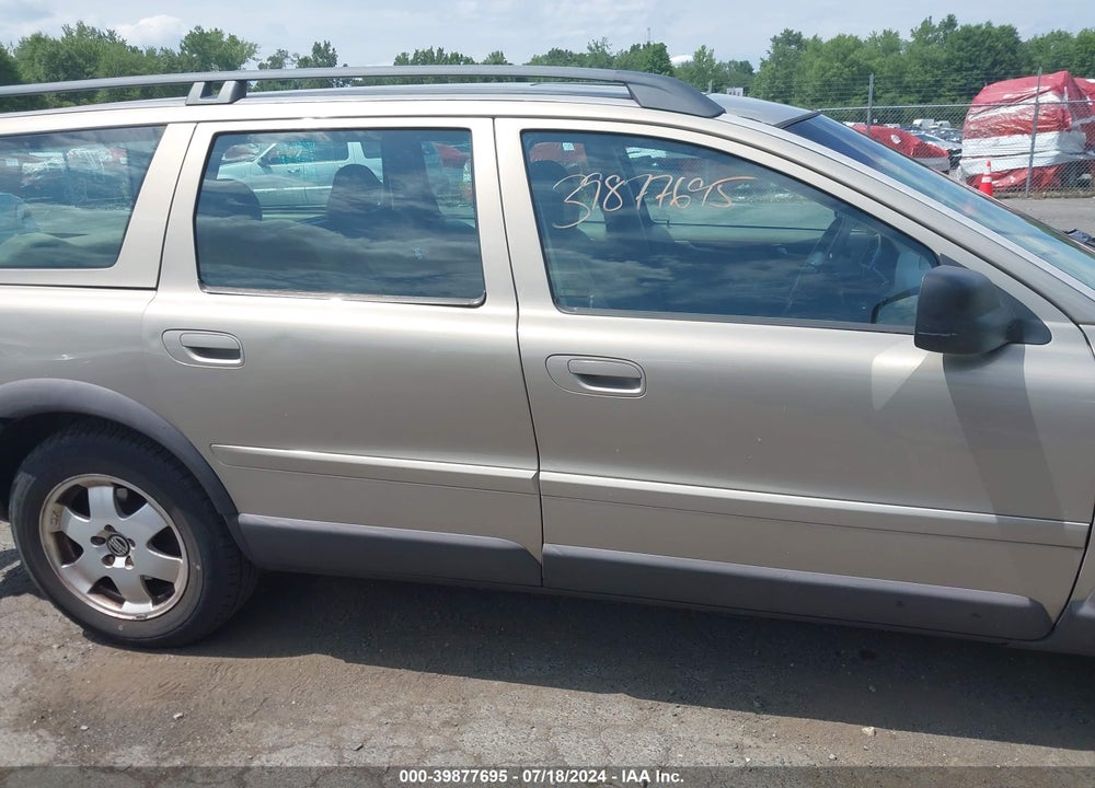 2004 VOLVO XC70 2.5T VIN: YV1SZ59H141147720