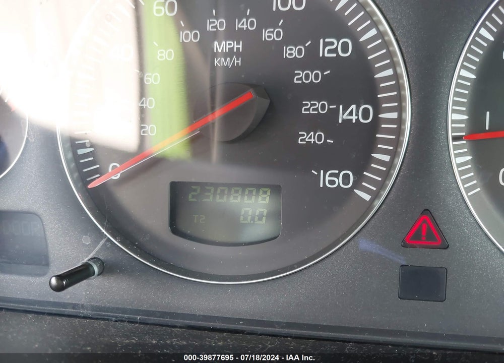 2004 VOLVO XC70 2.5T VIN: YV1SZ59H141147720
