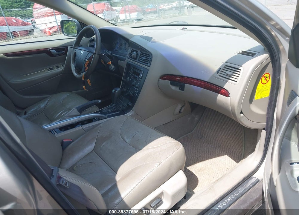 2004 VOLVO XC70 2.5T VIN: YV1SZ59H141147720