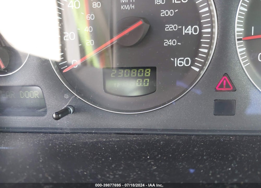 2004 VOLVO XC70 2.5T VIN: YV1SZ59H141147720