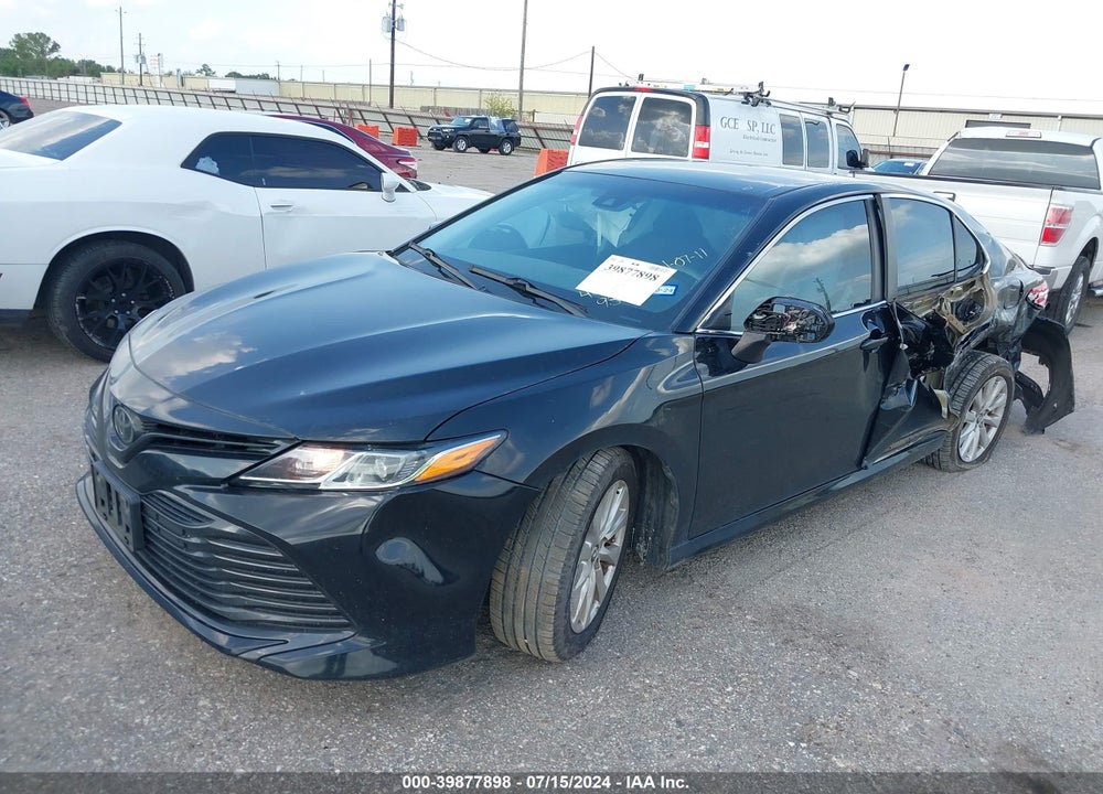 2018 TOYOTA CAMRY LE VIN: 4T1B11HK5JU159359