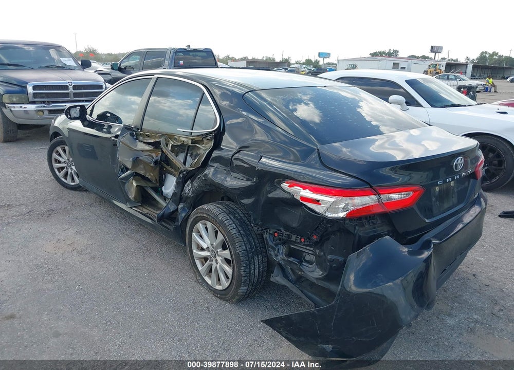 2018 TOYOTA CAMRY LE VIN: 4T1B11HK5JU159359
