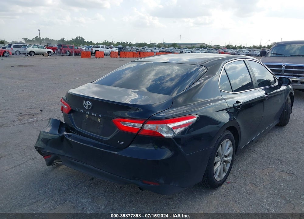 2018 TOYOTA CAMRY LE VIN: 4T1B11HK5JU159359