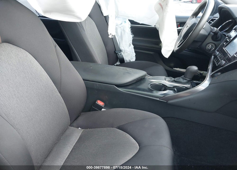 2018 TOYOTA CAMRY LE VIN: 4T1B11HK5JU159359