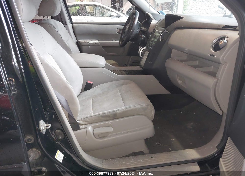 2010 HONDA PILOT LX VIN: 5FNYF4H20AB020086