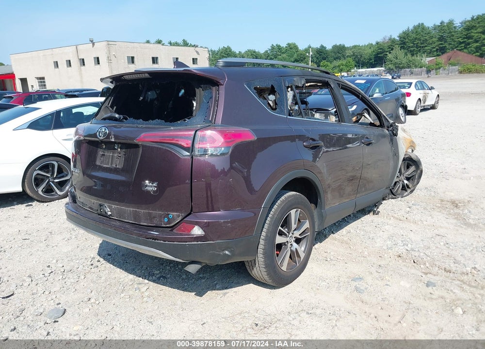 2018 TOYOTA RAV4 XLE VIN: 2T3RFREV3JW818477
