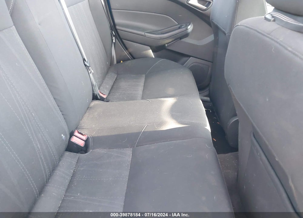 2018 FORD FOCUS SE VIN: 1FADP3F21JL212371